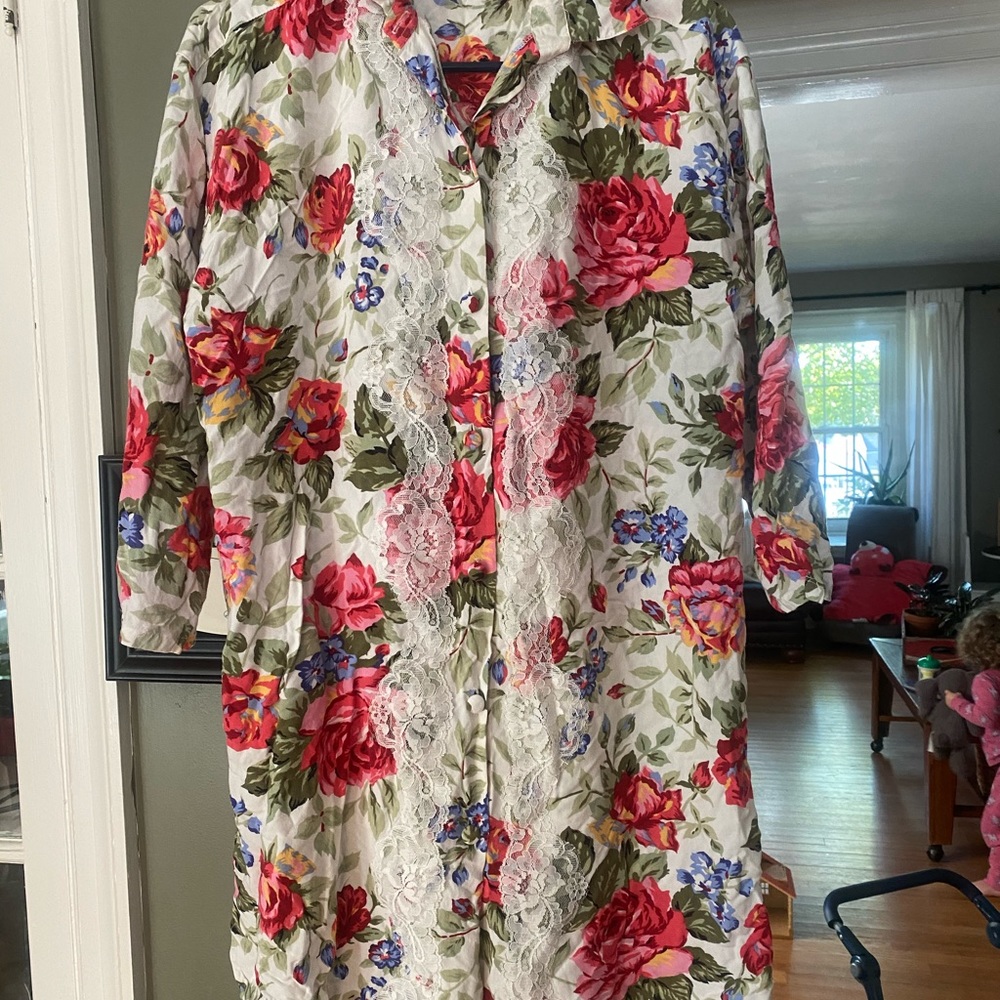 VINTAGE Victoria’s Secret button down night shirt - Picture 8 of 10